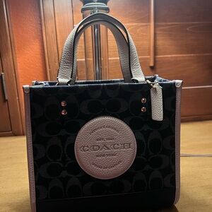 Coach Dempsey tote 22 bag